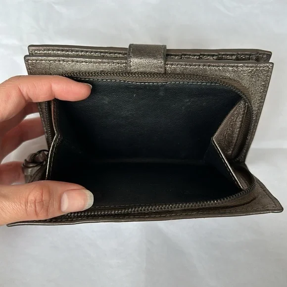 Bottega Veneta Nappa Argento Medium Sized Wallet - Picture 6 of 7